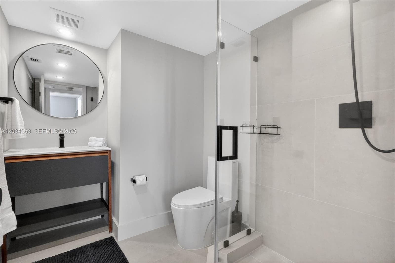 2555 Collins Ave 1812 photo 17