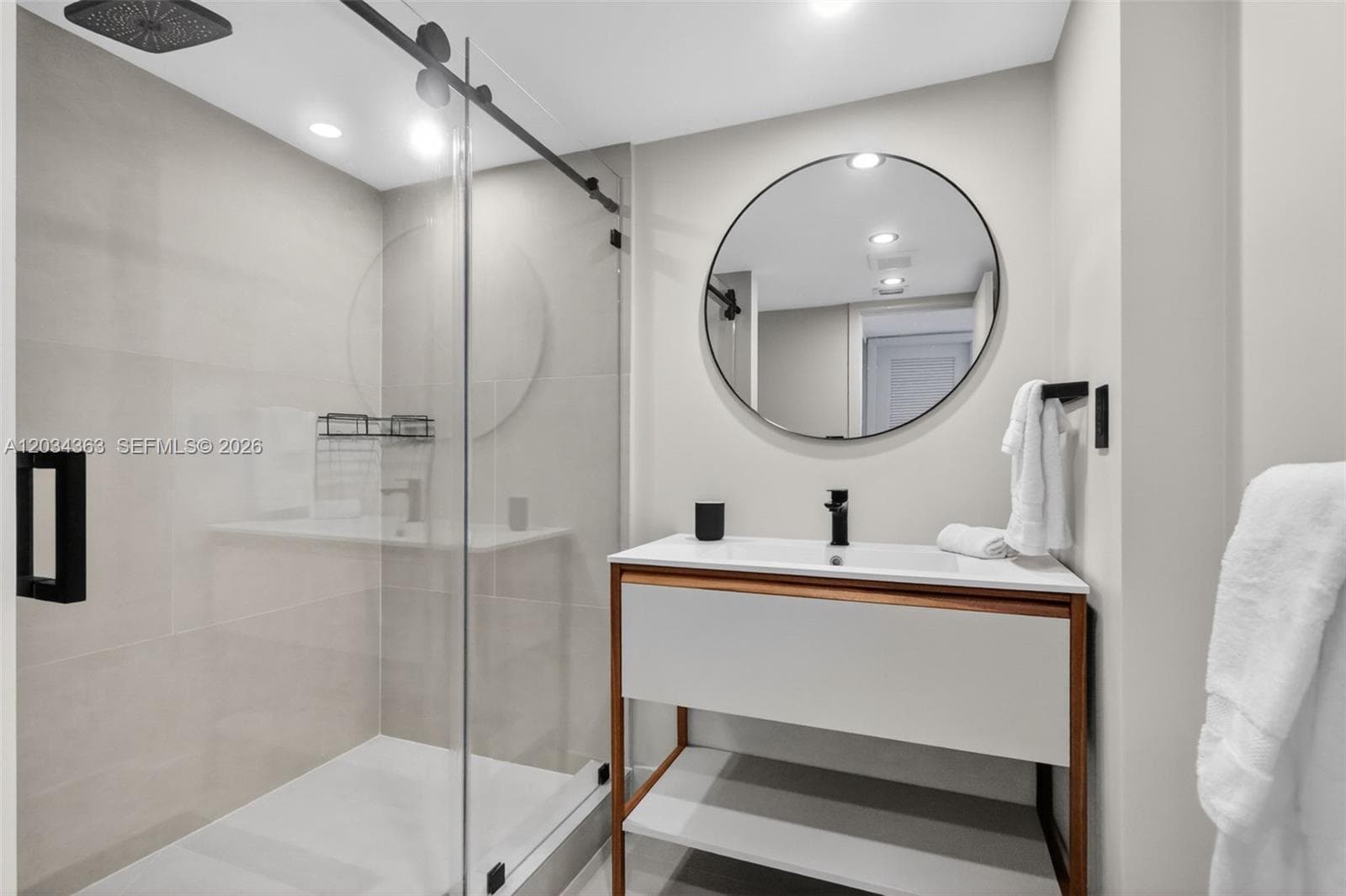 2555 Collins Ave 1812 photo 16