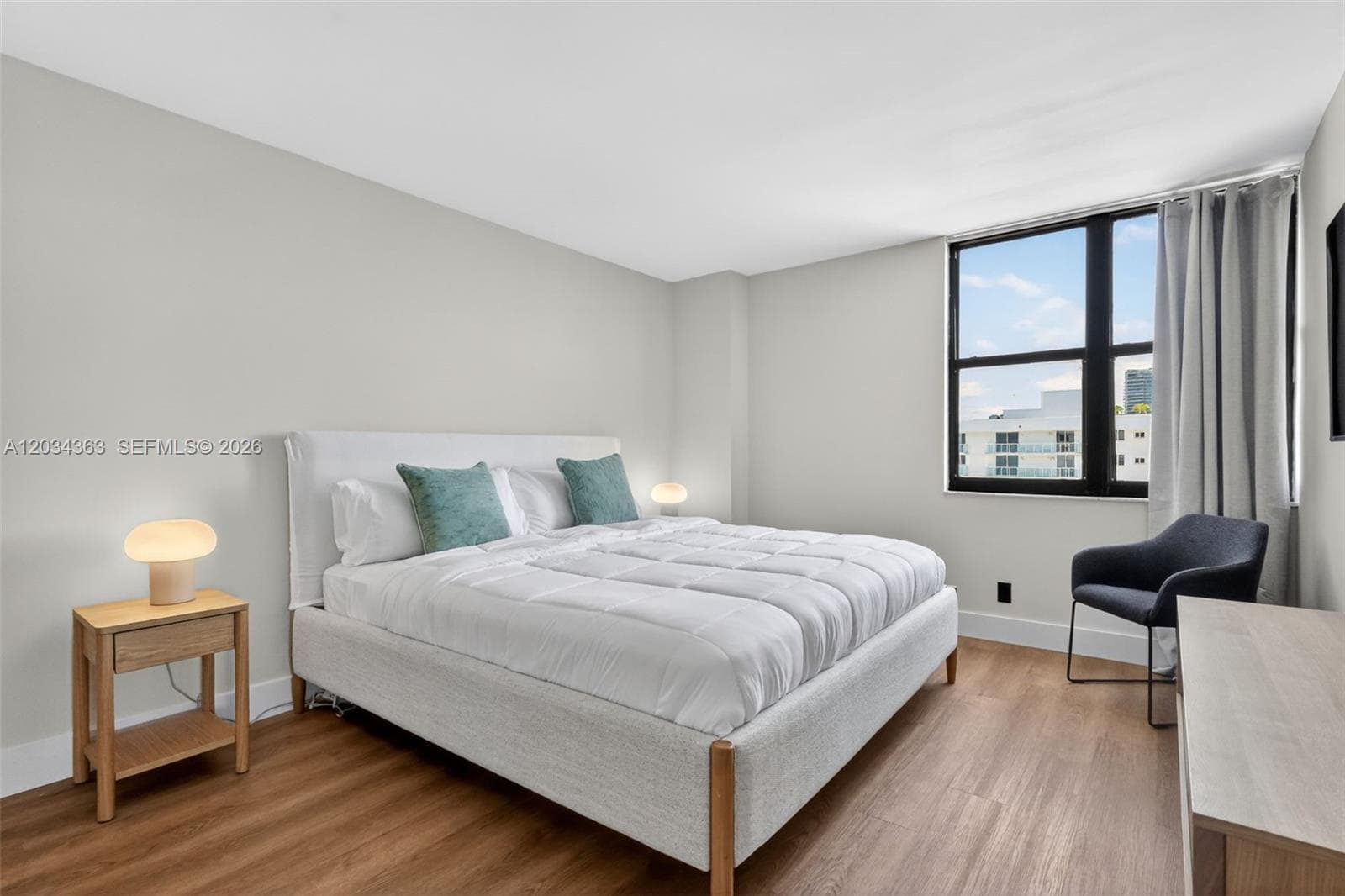 2555 Collins Ave 1812 photo 12