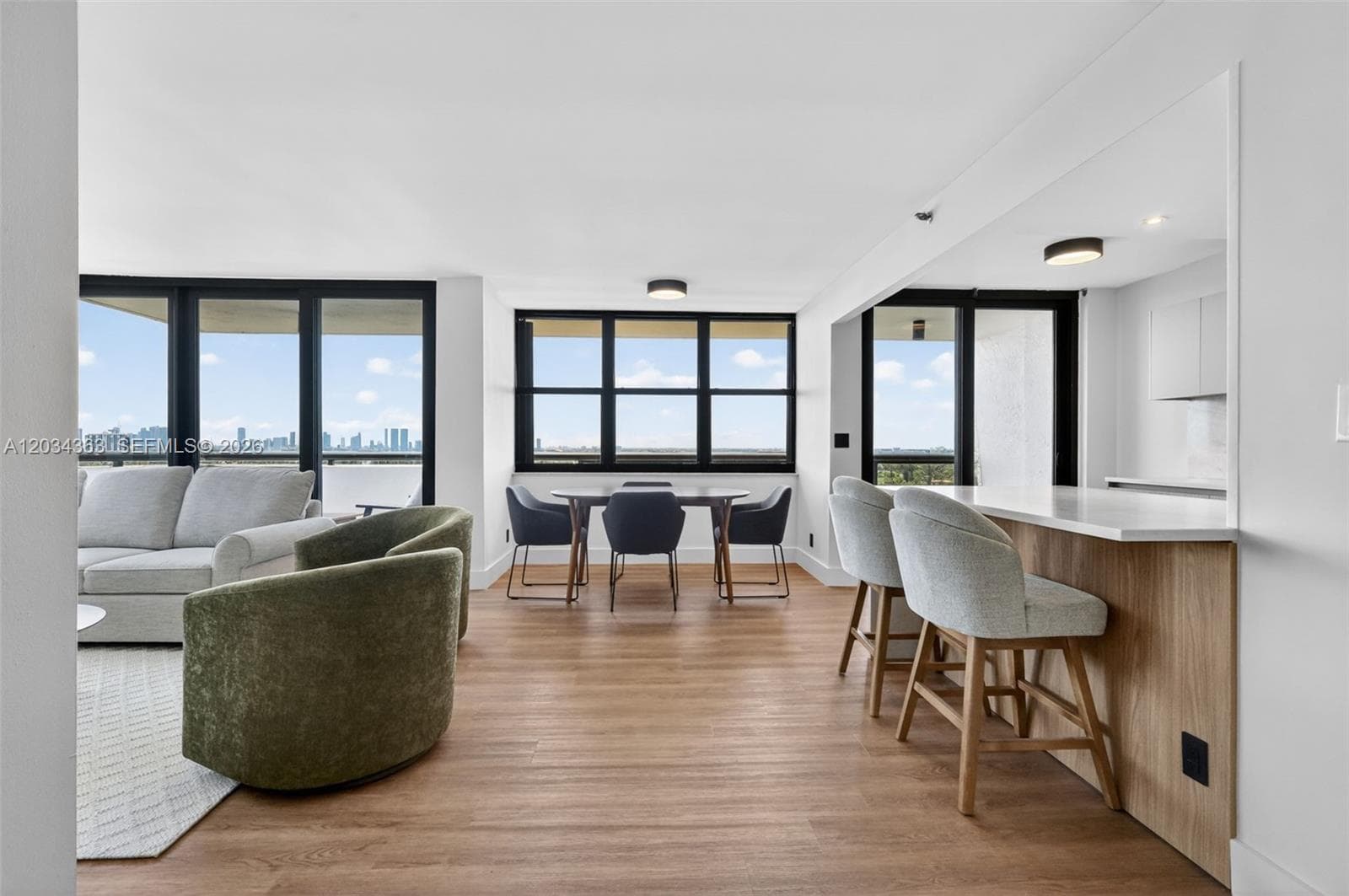 2555 Collins Ave 1812 photo 11