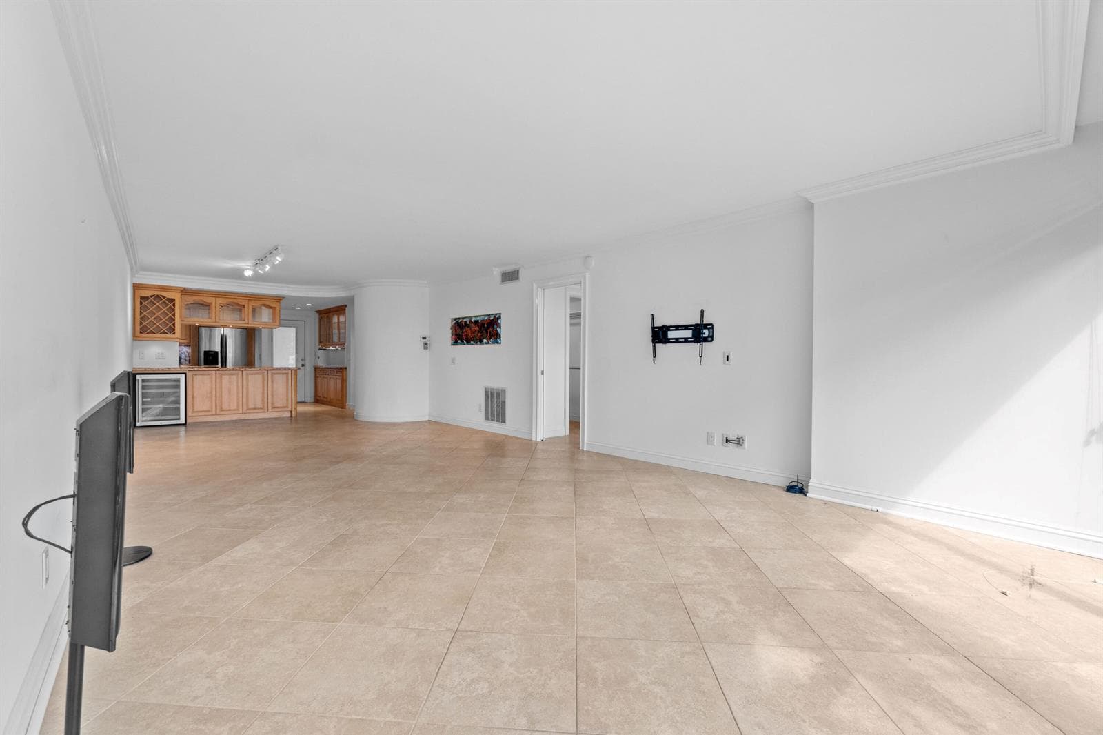 2731 NE 14th St Causeway 115 photo 2