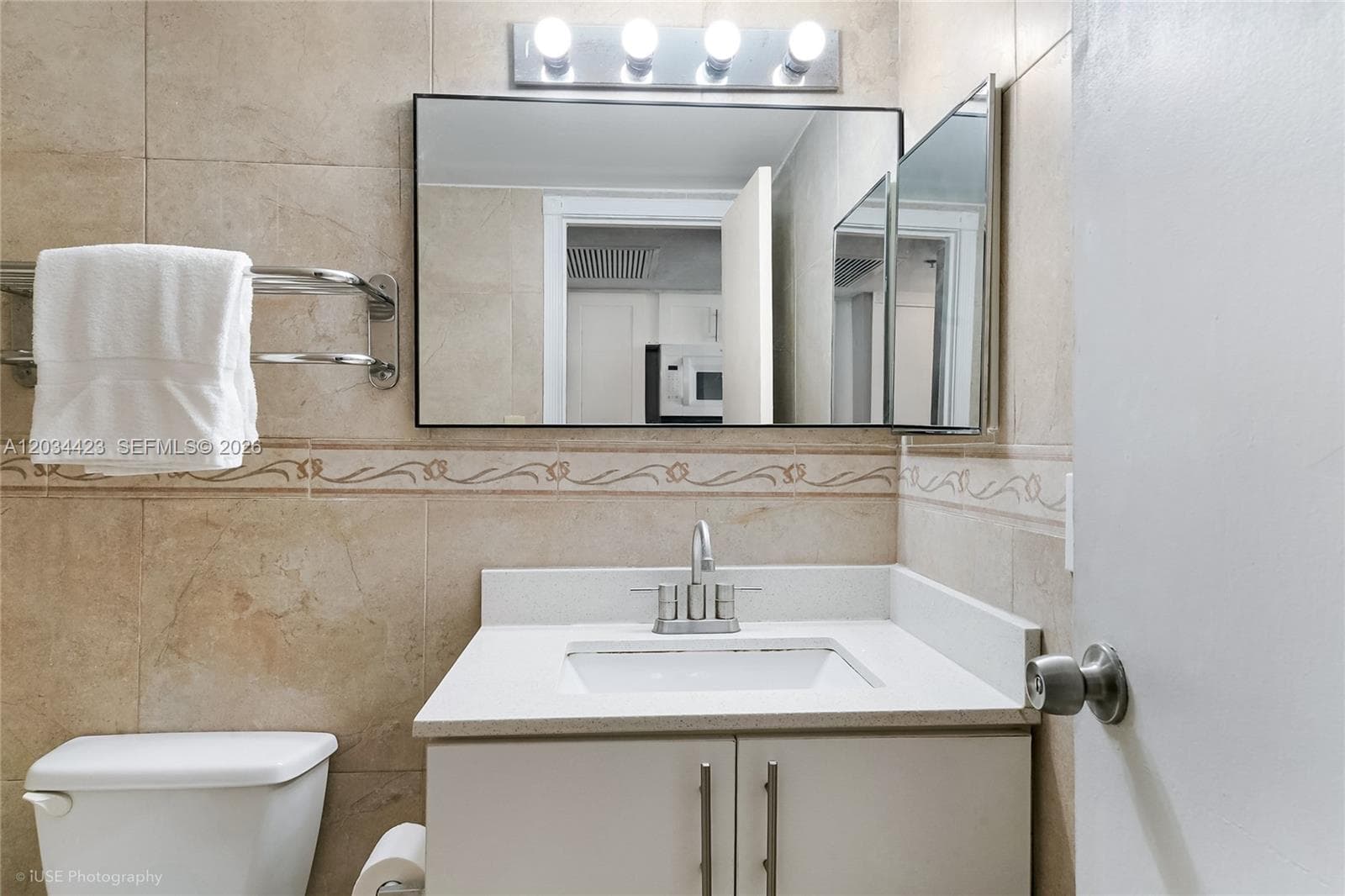 19201 Collins Ave 827 photo 9