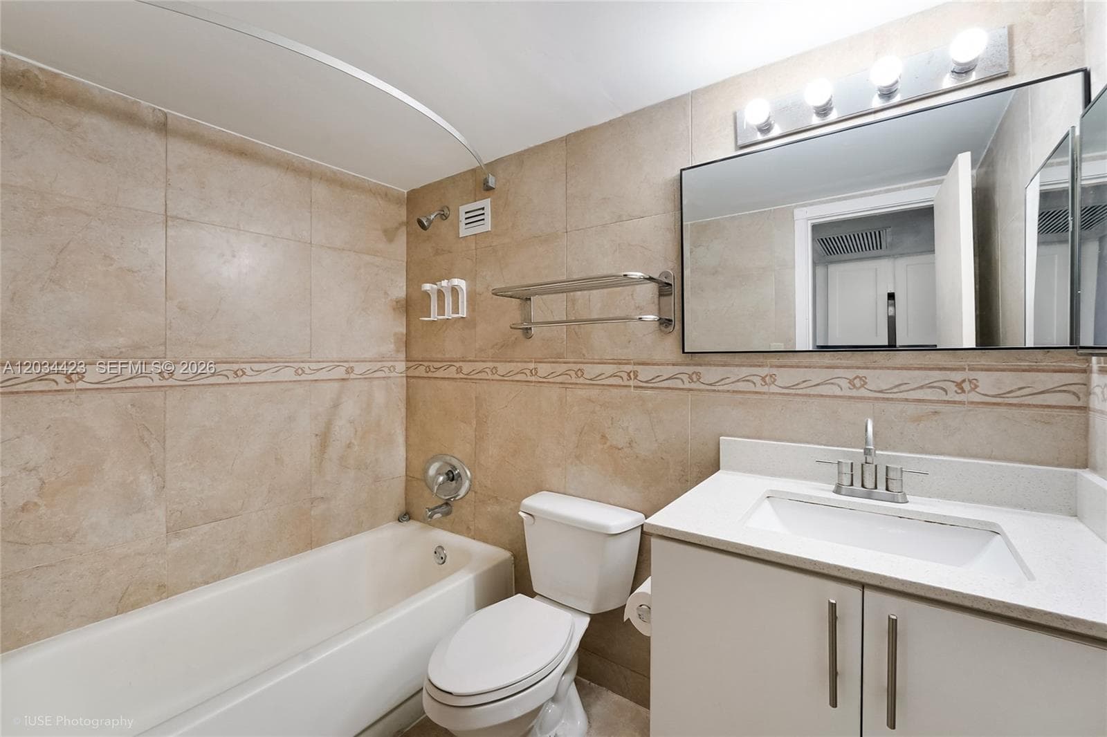 19201 Collins Ave 827 photo 8