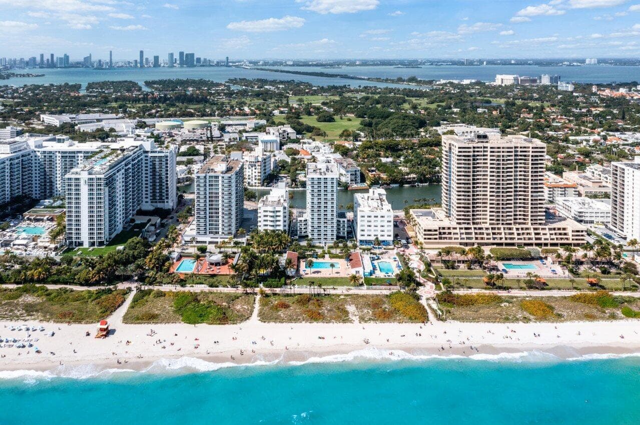 2457 Collins Avenue 504 photo 2