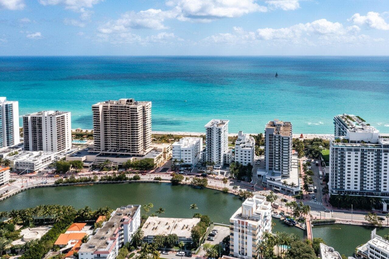 2457 Collins Avenue 504 photo 16