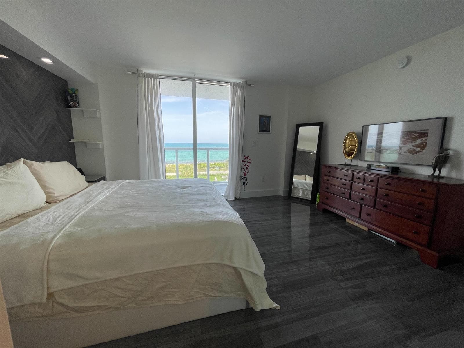 2457 Collins Avenue 504 photo 3