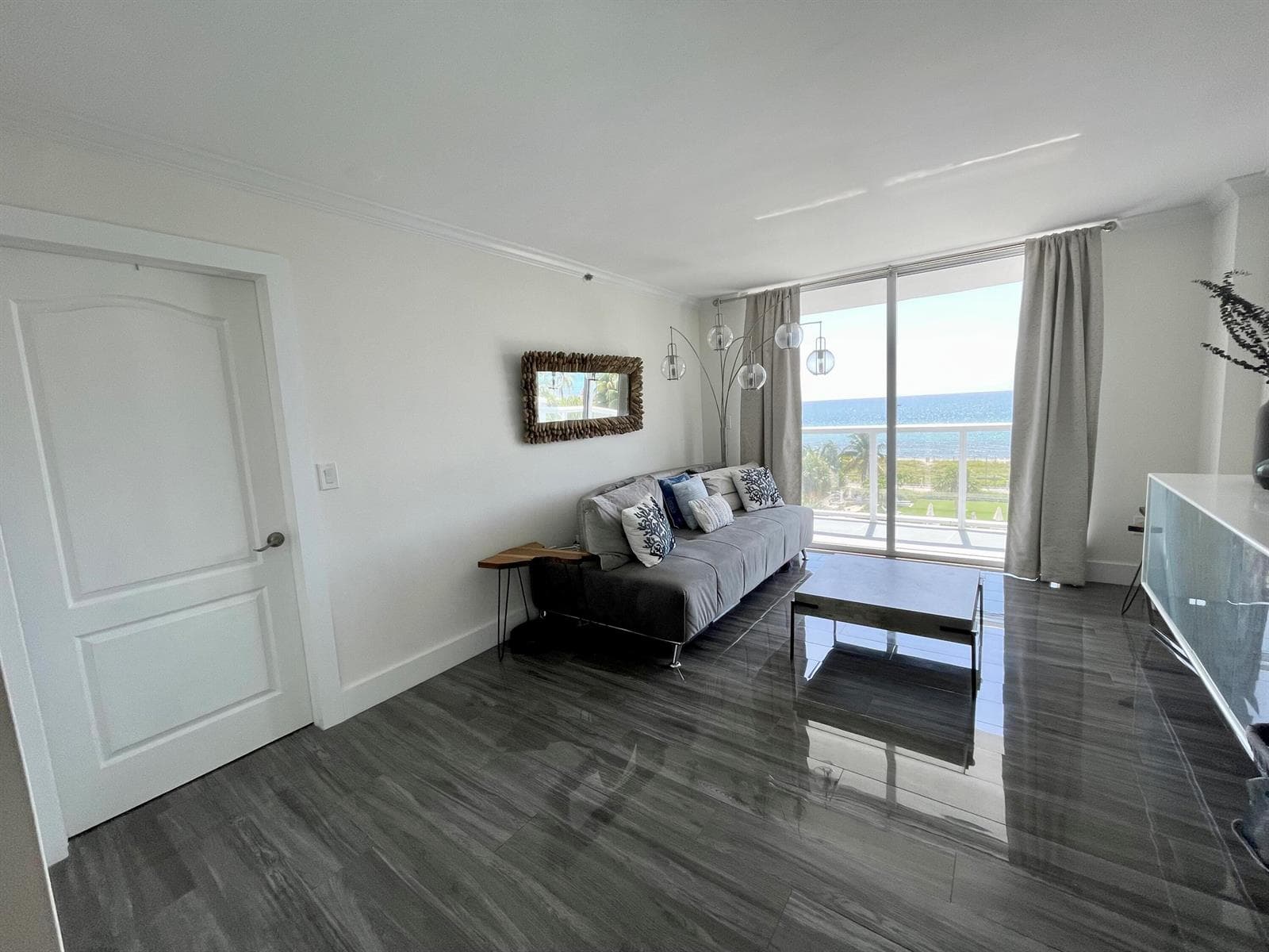 2457 Collins Avenue 504 photo 9