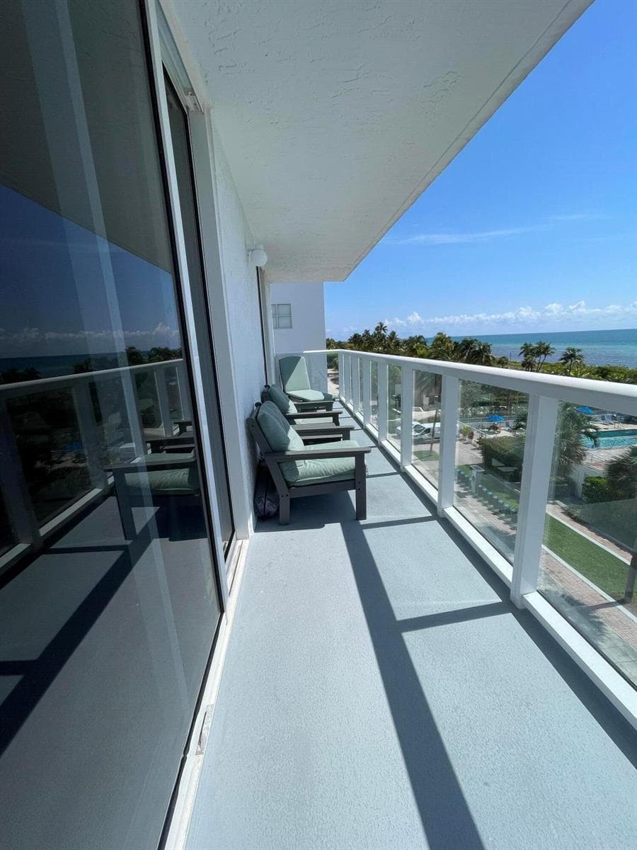 2457 Collins Avenue 504 photo 10
