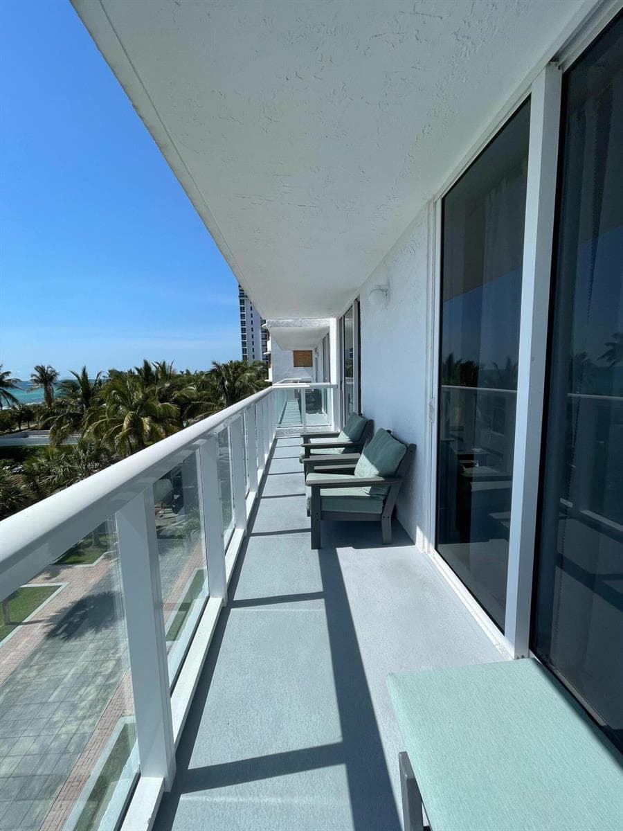 2457 Collins Avenue 504 photo 11