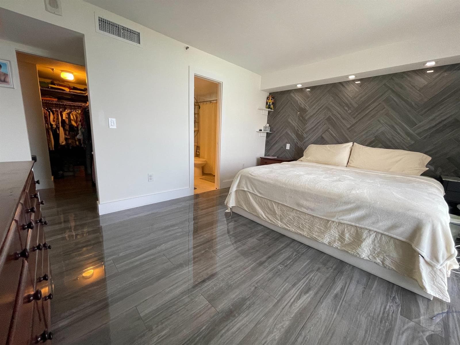 2457 Collins Avenue 504 photo 4