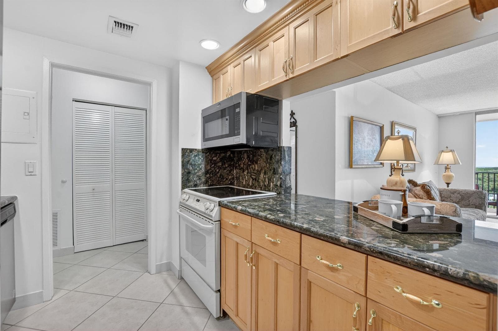 2121 N Ocean Boulevard 805w photo 6
