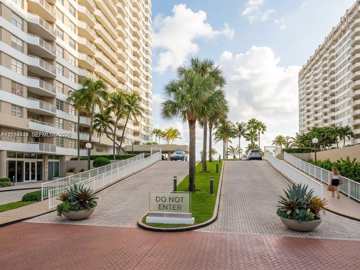1985 S Ocean Dr 2B photo 2