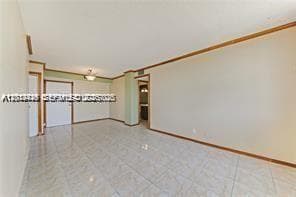 2025 NE 164th St 904 photo 2