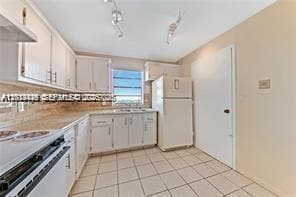 2025 NE 164th St 904 photo 12