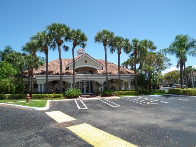 815 W Boynton Beach Boulevard 10-103 photo 1