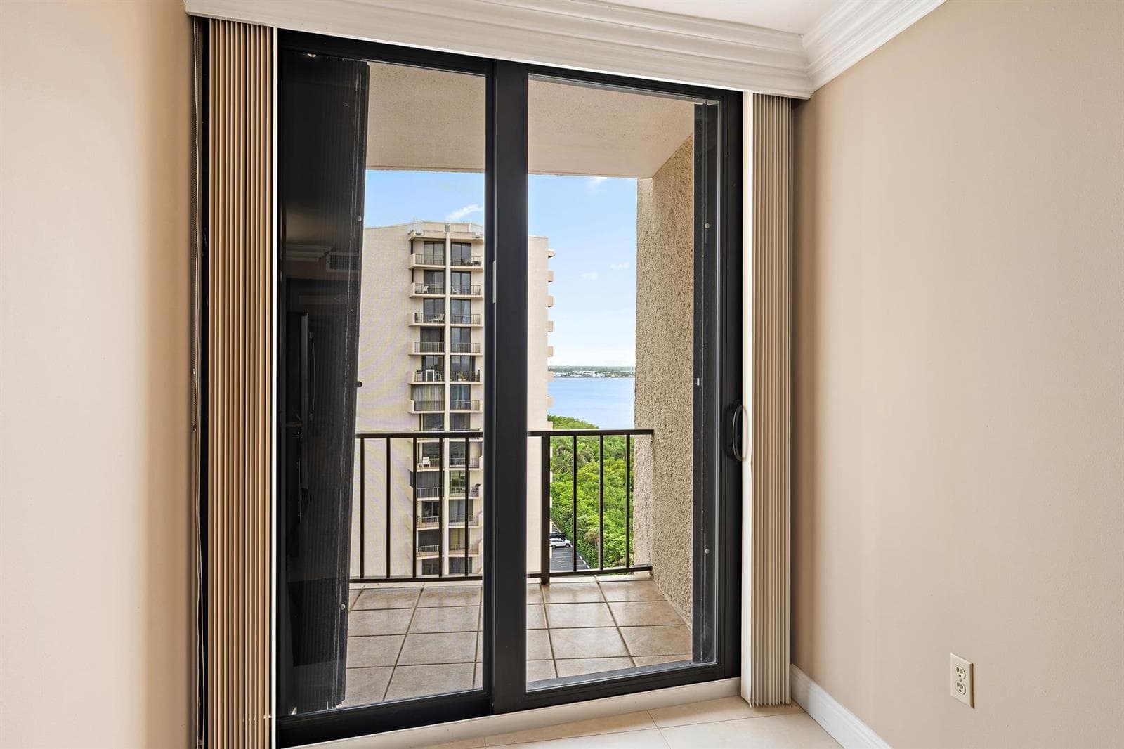 4200 N Ocean Drive 1-1404 photo 22