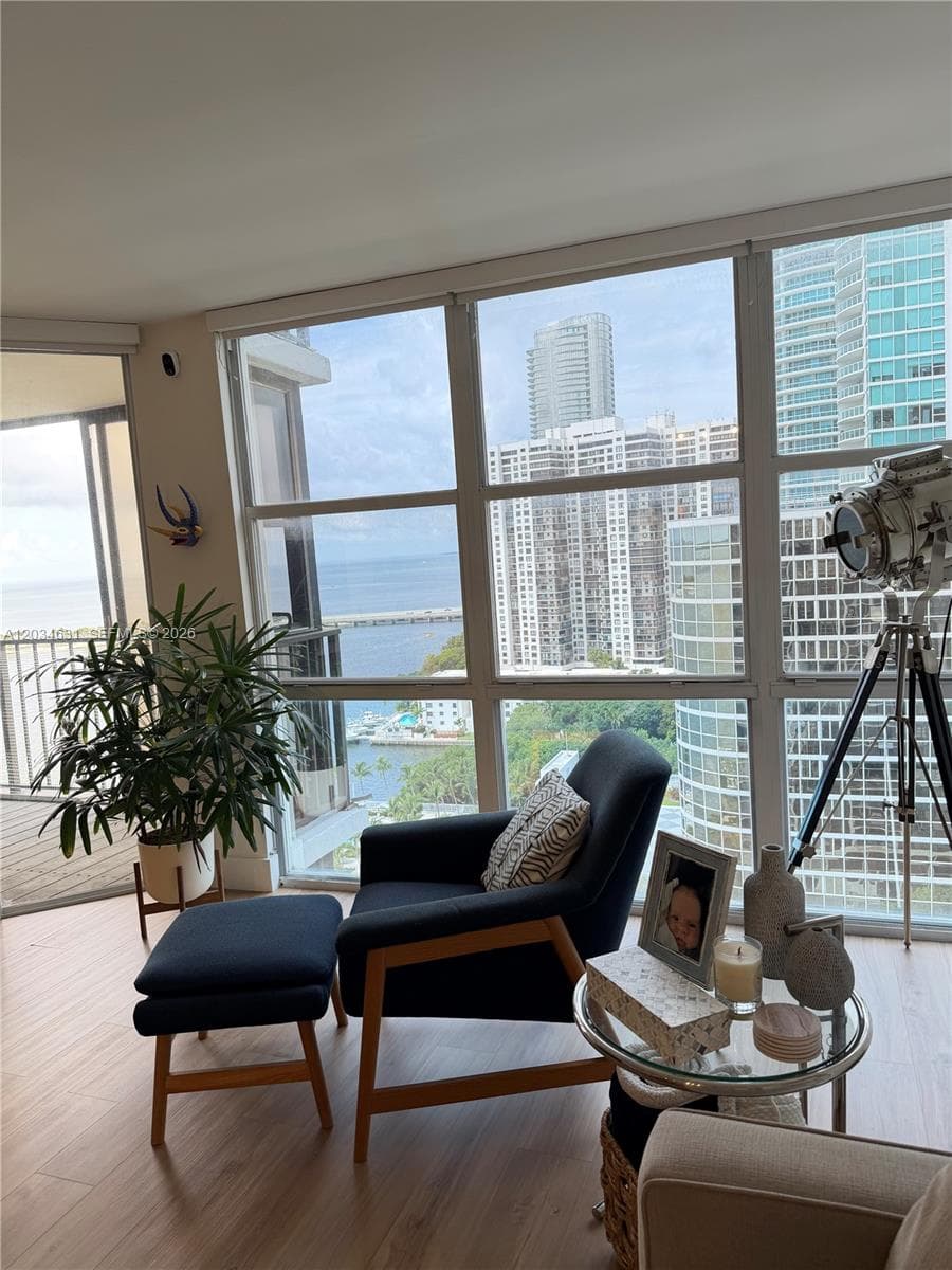 1925 Brickell Ave 2011 photo 6