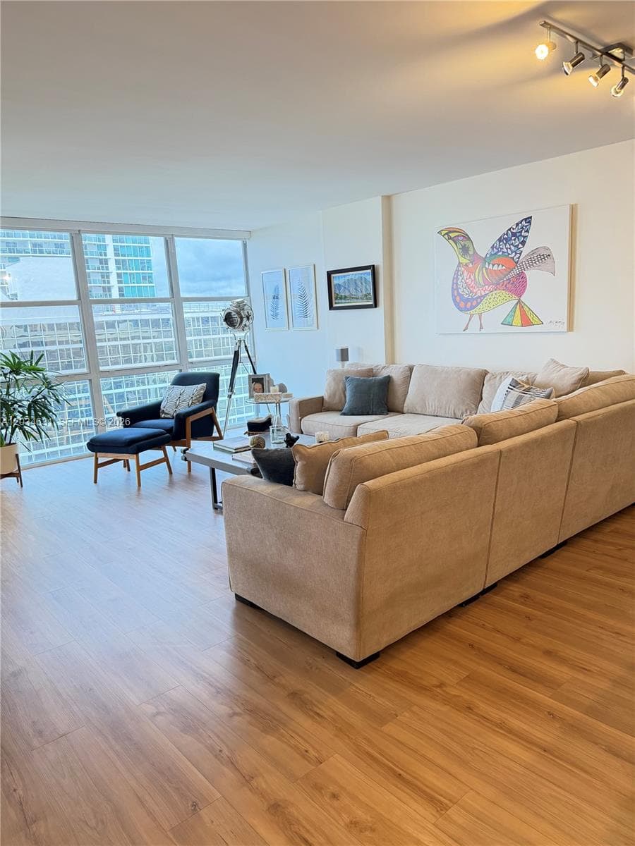 1925 Brickell Ave 2011 photo 5