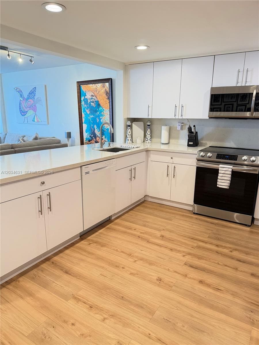 1925 Brickell Ave 2011 photo 9