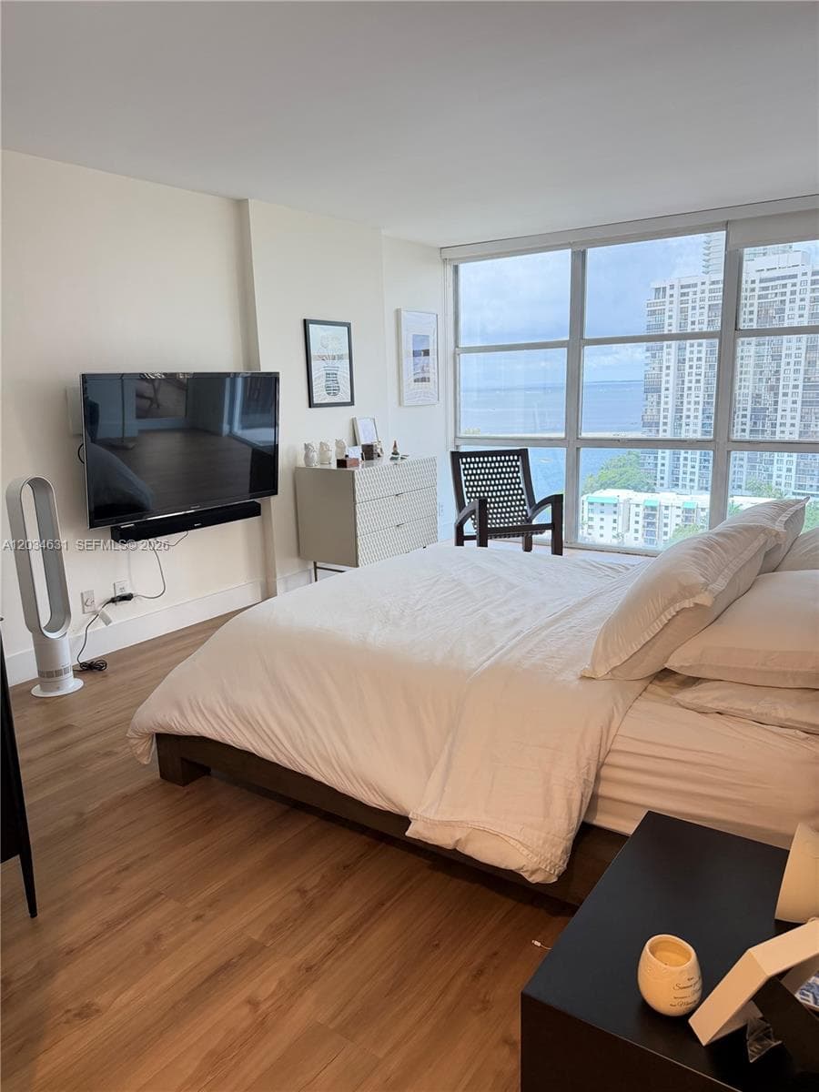 1925 Brickell Ave 2011 photo 18