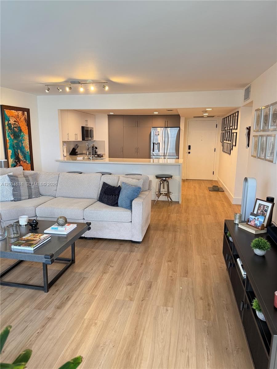 1925 Brickell Ave 2011 photo 4