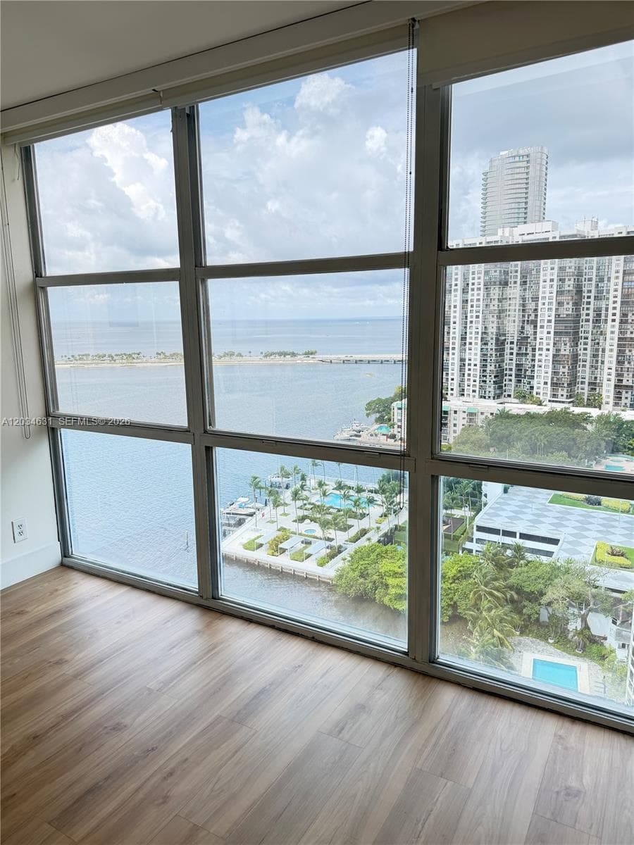 1925 Brickell Ave 2011 photo 21