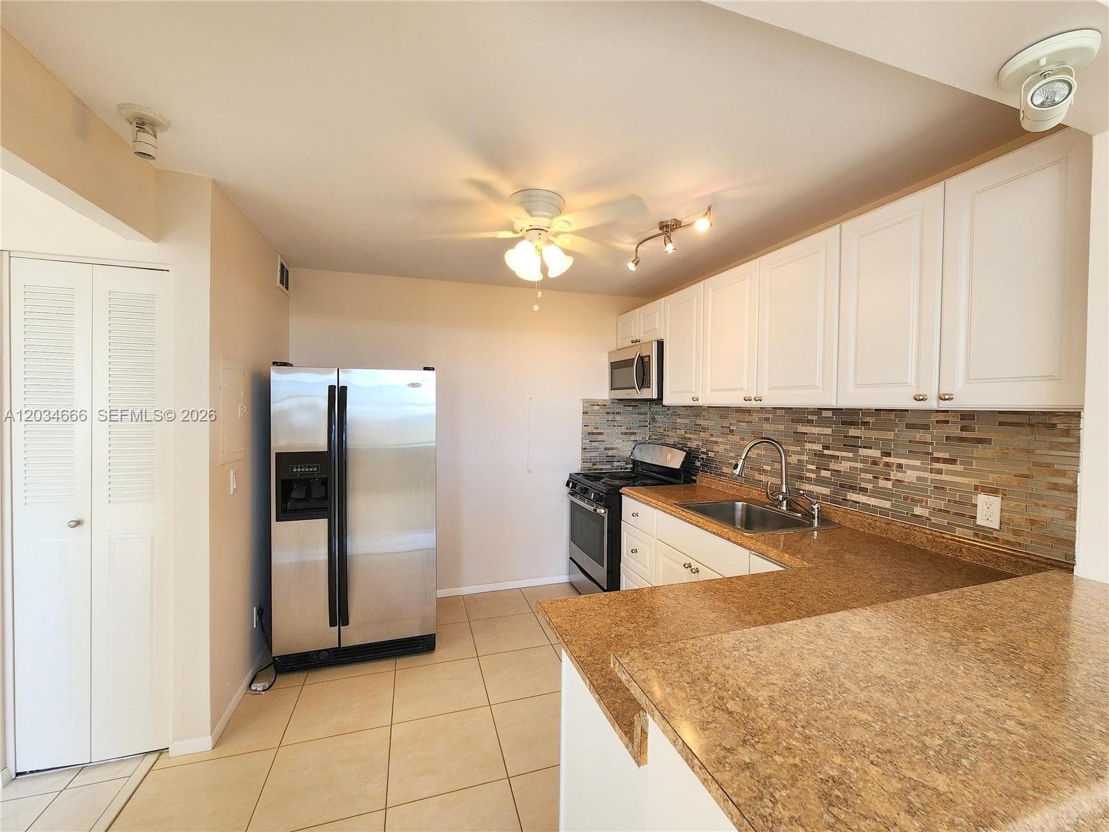 2025 NE 164th St 503 photo 2