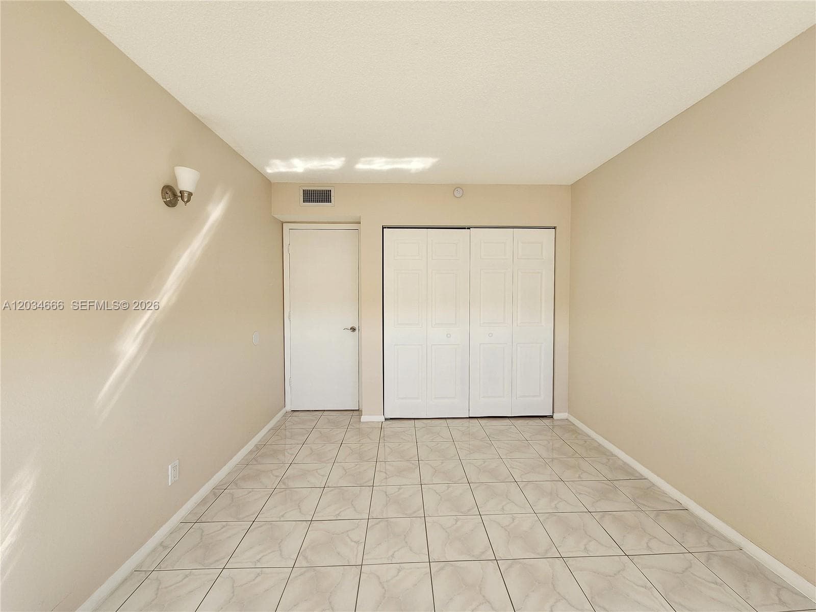 2025 NE 164th St 503 photo 17