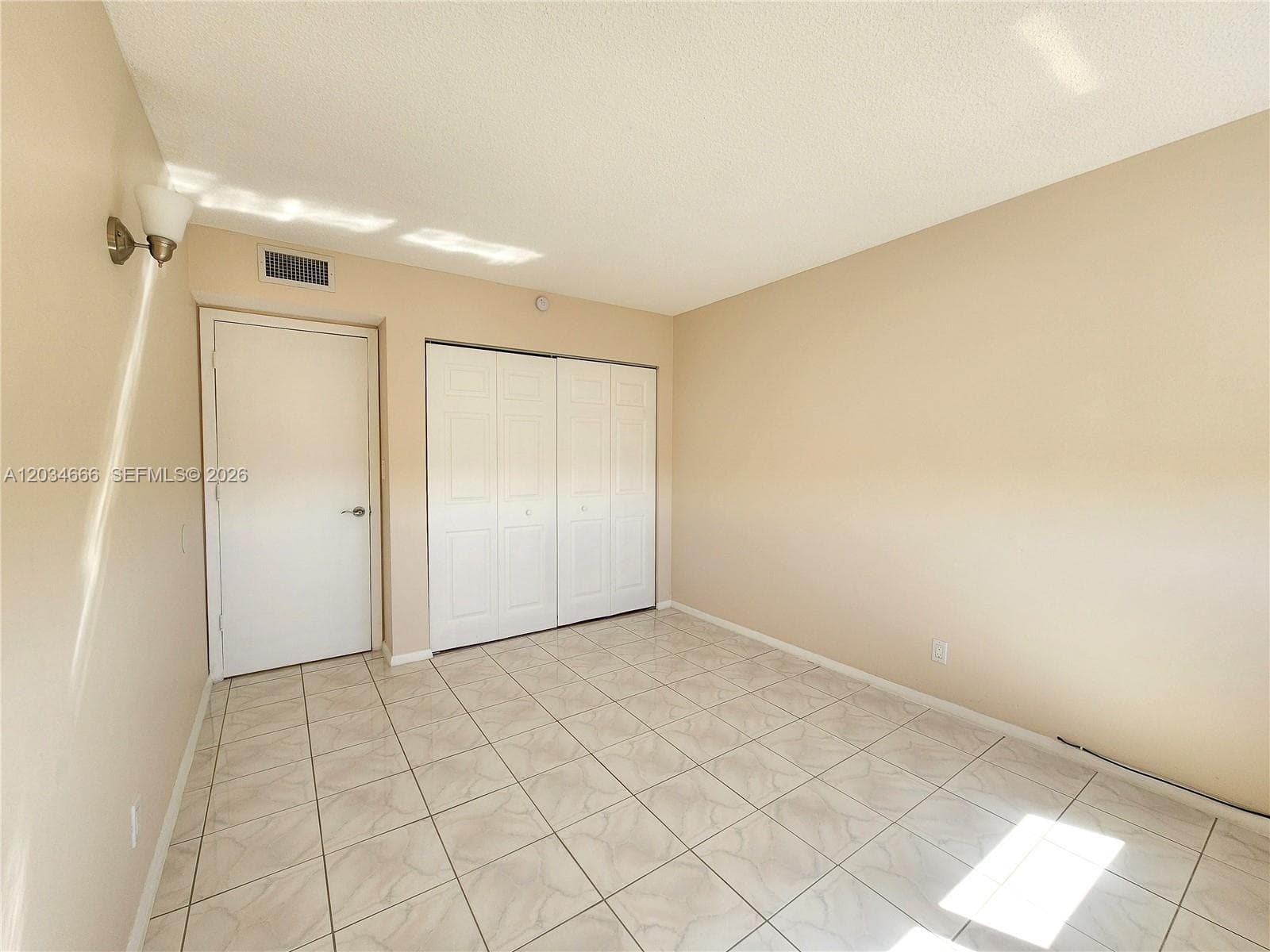 2025 NE 164th St 503 photo 16