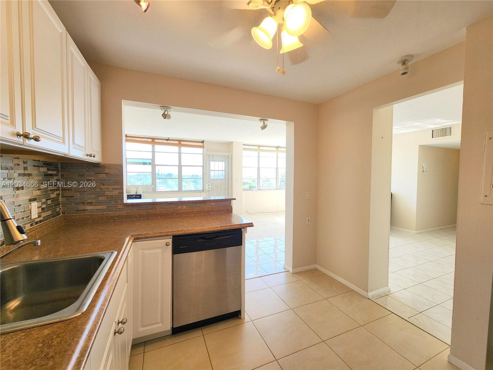 2025 NE 164th St 503 photo 1