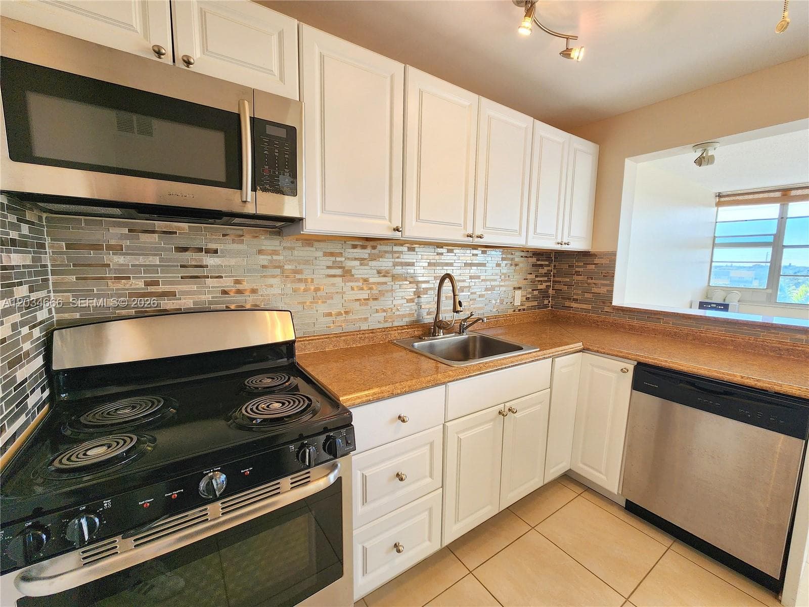 2025 NE 164th St 503 photo 5