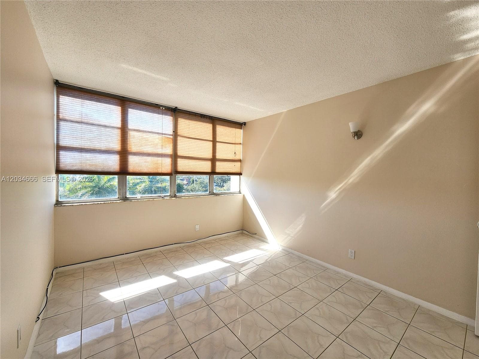 2025 NE 164th St 503 photo 18