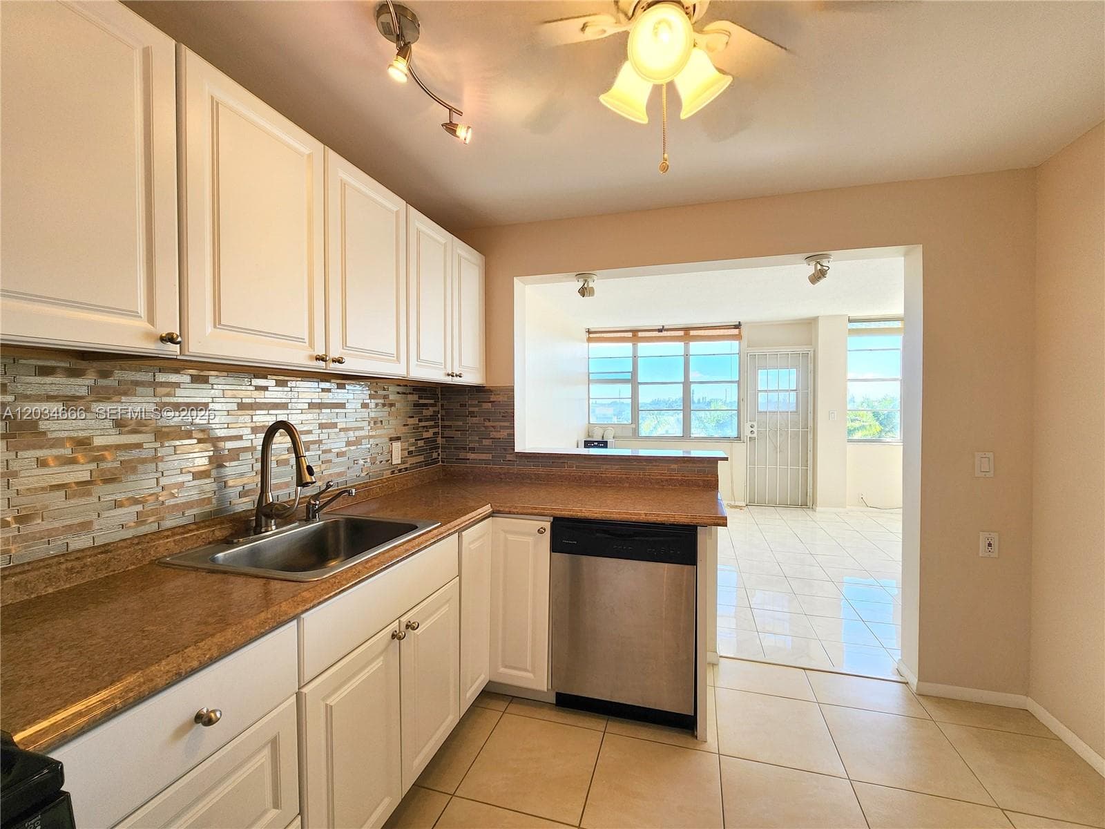 2025 NE 164th St 503 photo 4