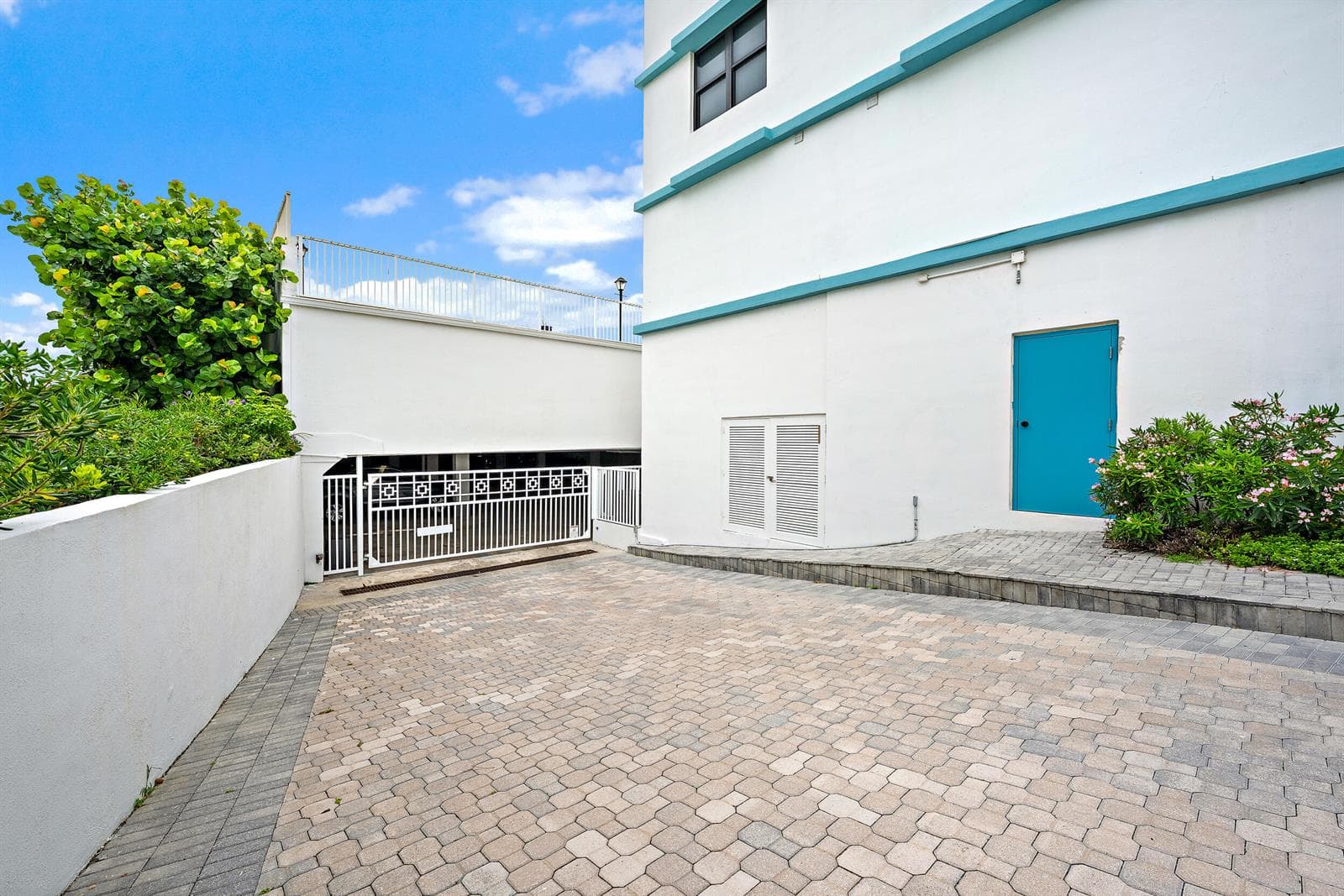 900 Ocean Drive 202 photo 23