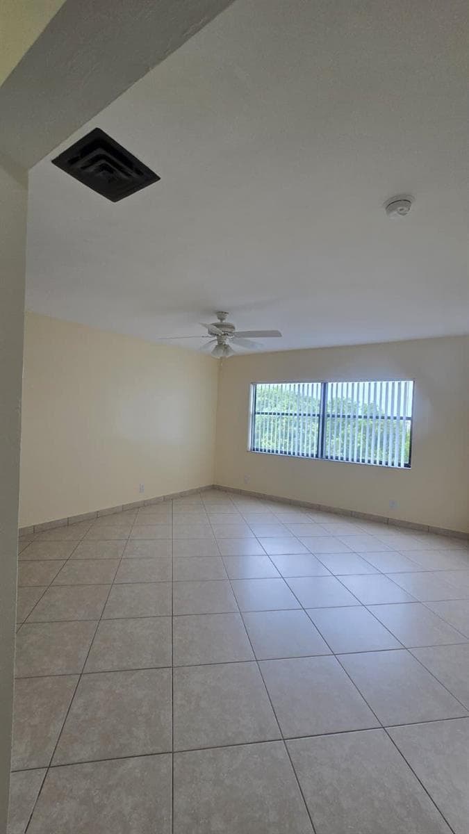 105 S Riverside Drive 402 photo 17