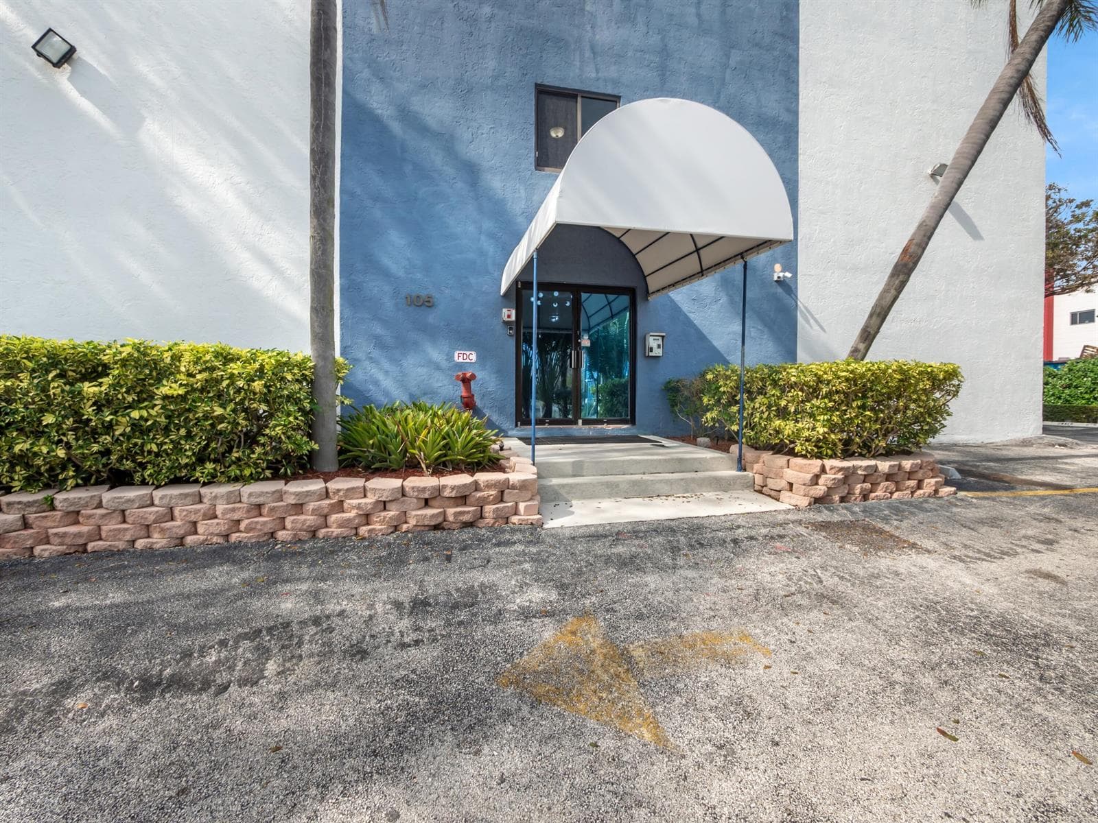 105 S Riverside Drive 402 photo 5