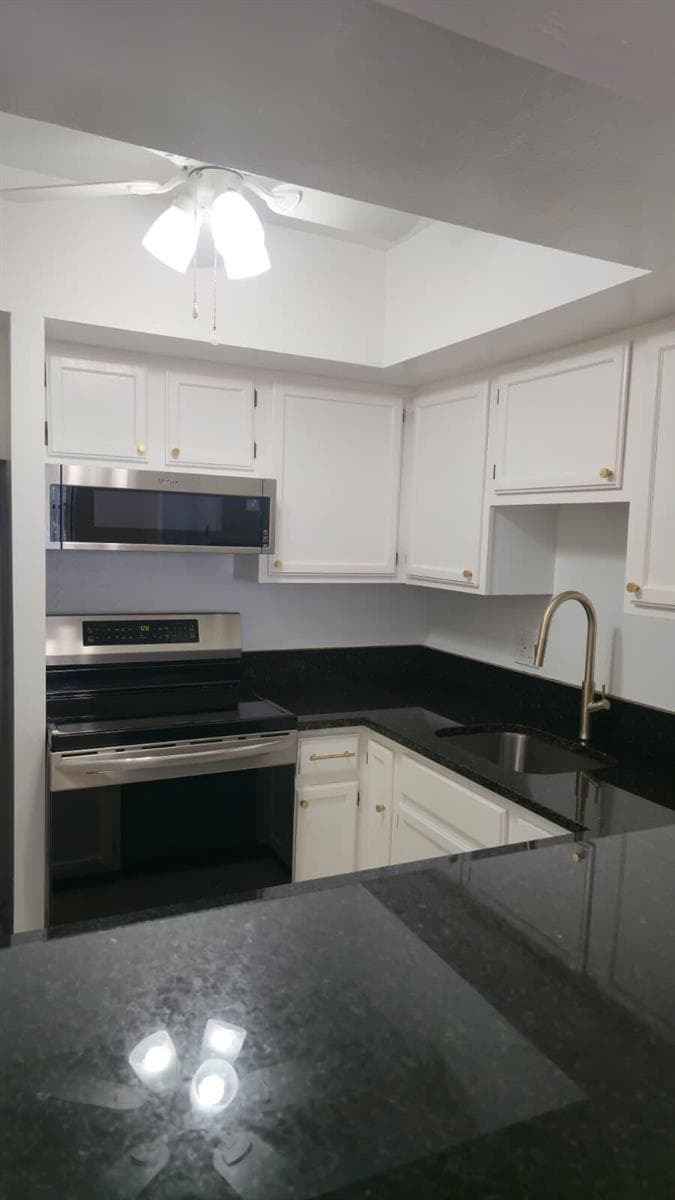105 S Riverside Drive 402 photo 10