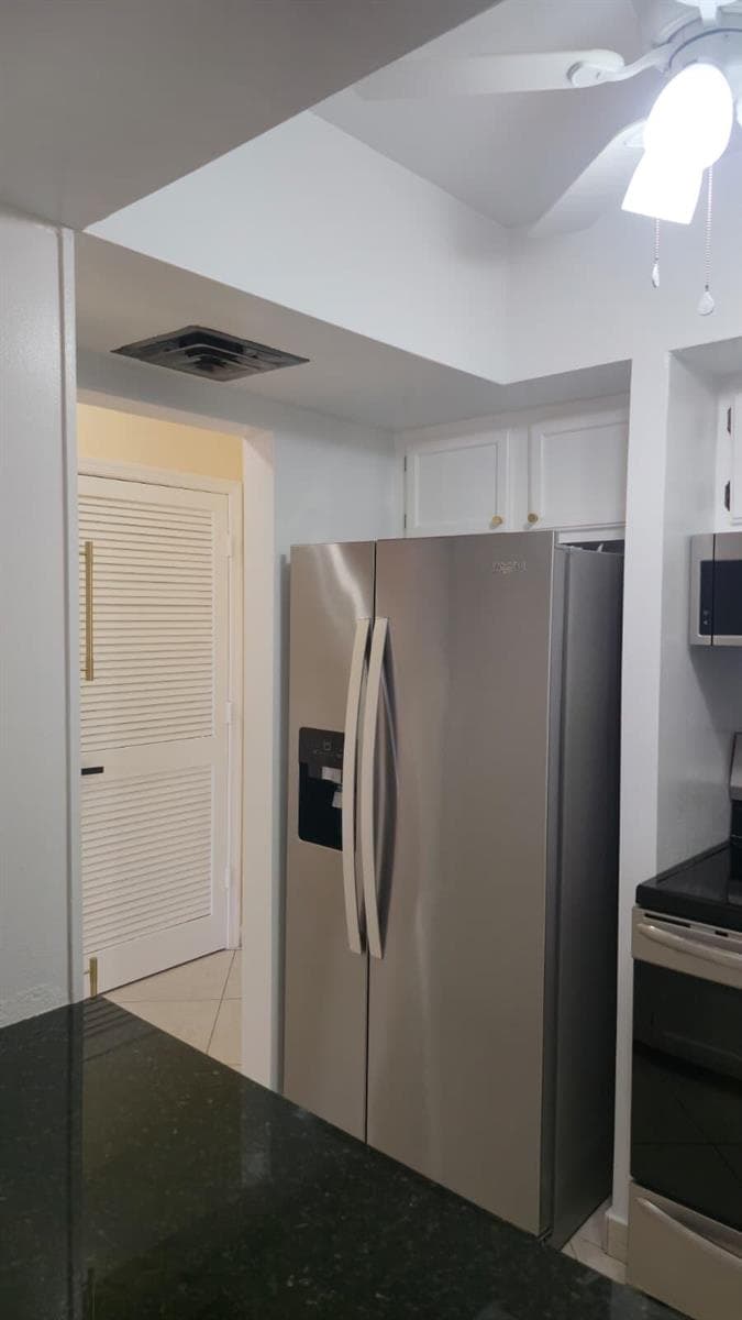105 S Riverside Drive 402 photo 11