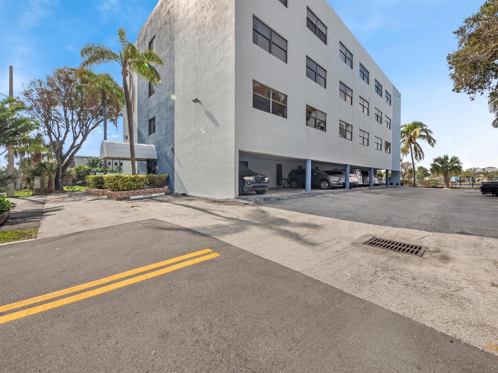 105 S Riverside Drive 402 photo 4