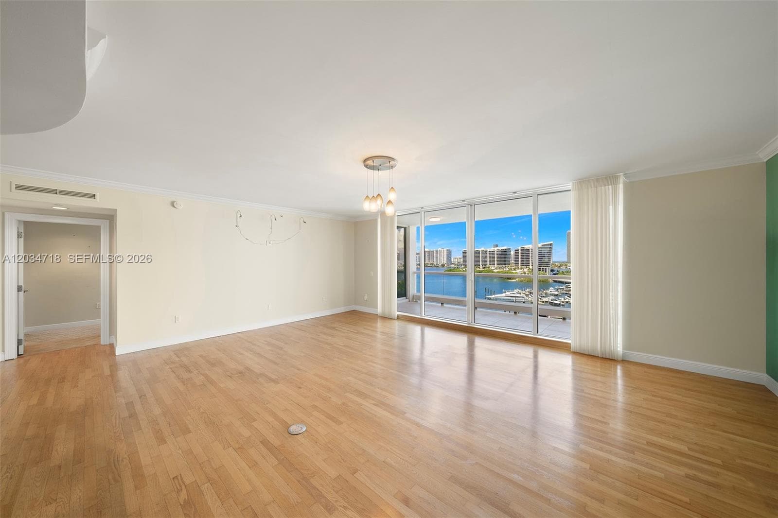 6000 Island Blvd 1002 photo 11
