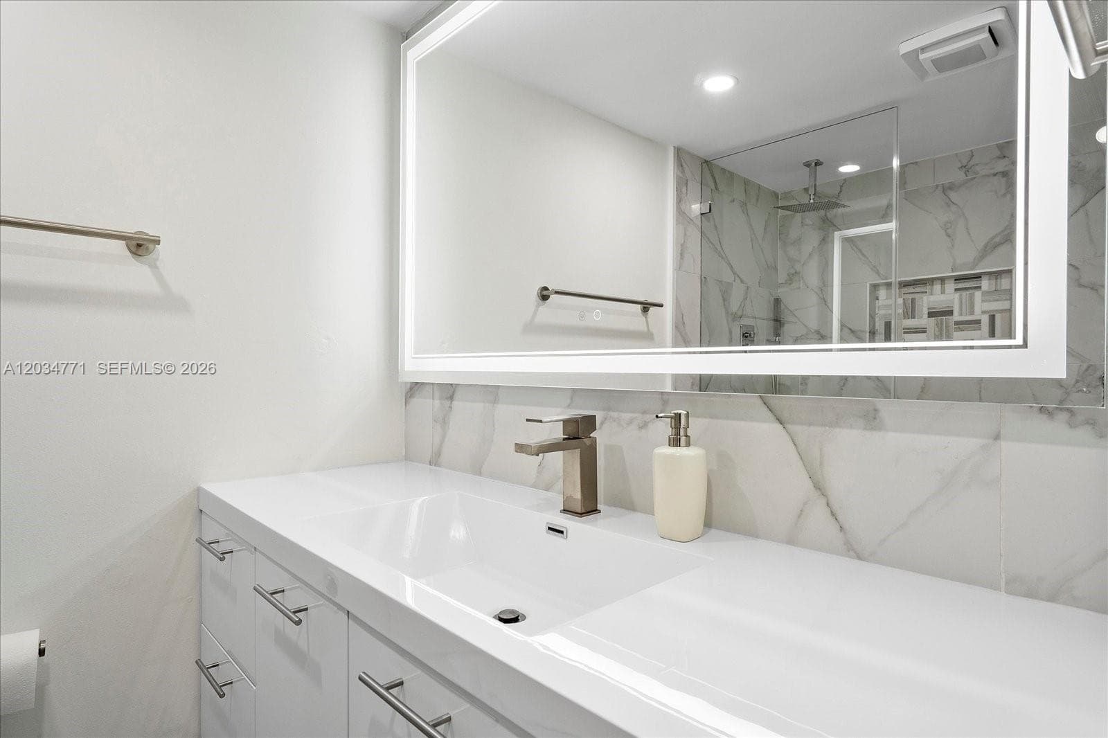 3703 NE 166th St 701 photo 25