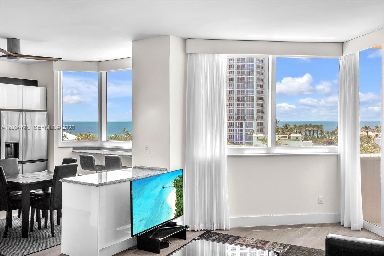 300 S POINTE DR 809 photo 2