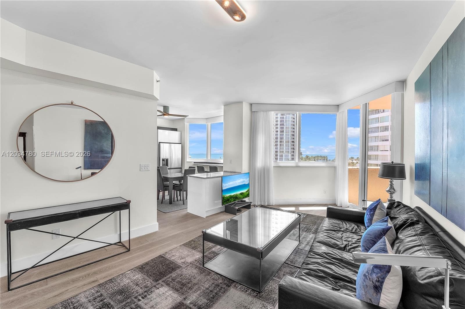 300 S POINTE DR 809 photo 1