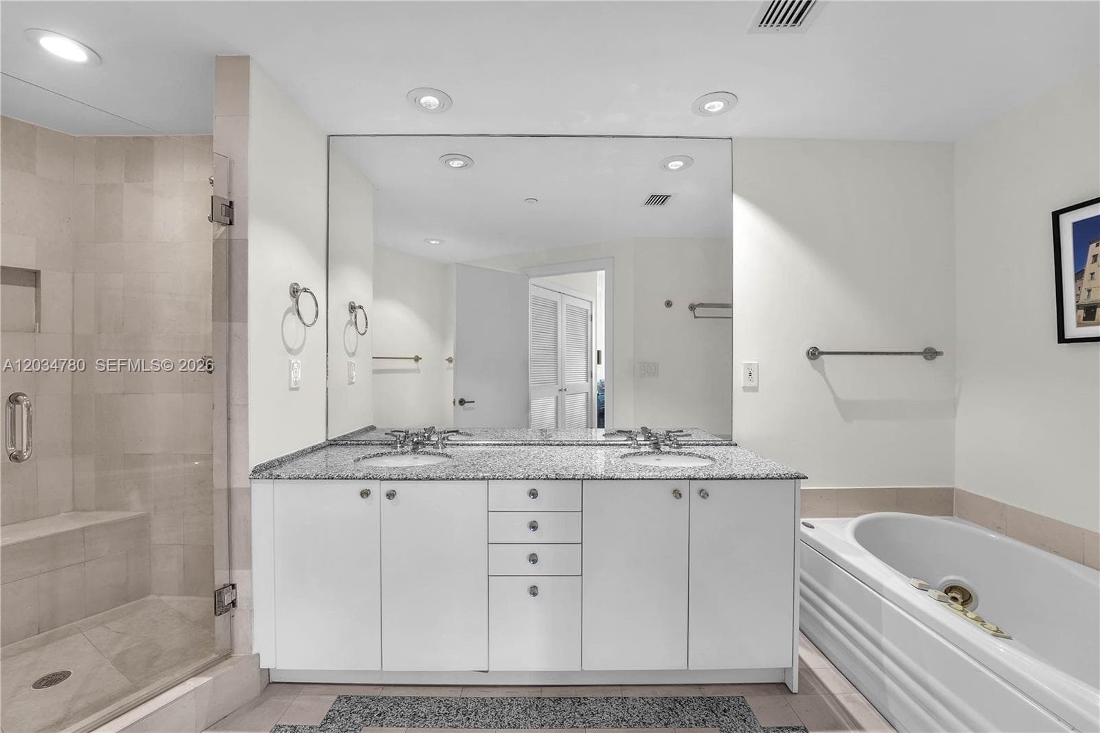 300 S POINTE DR 809 photo 18