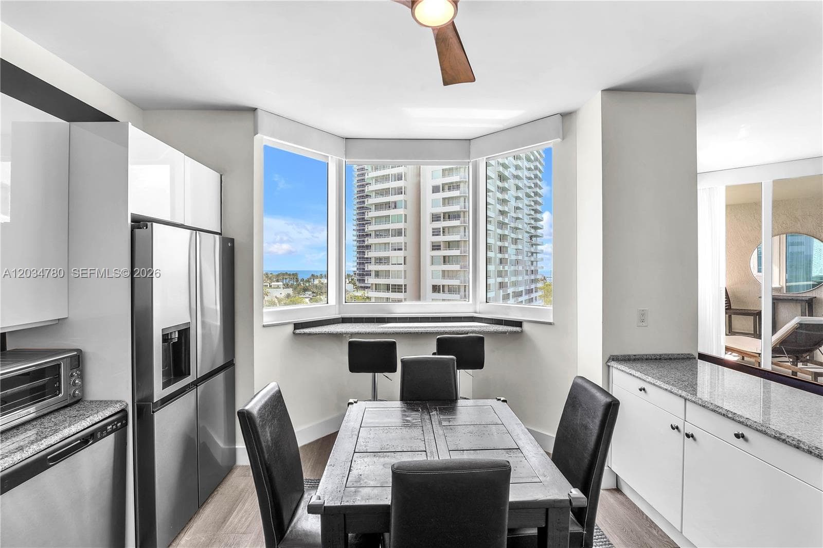 300 S POINTE DR 809 photo 11