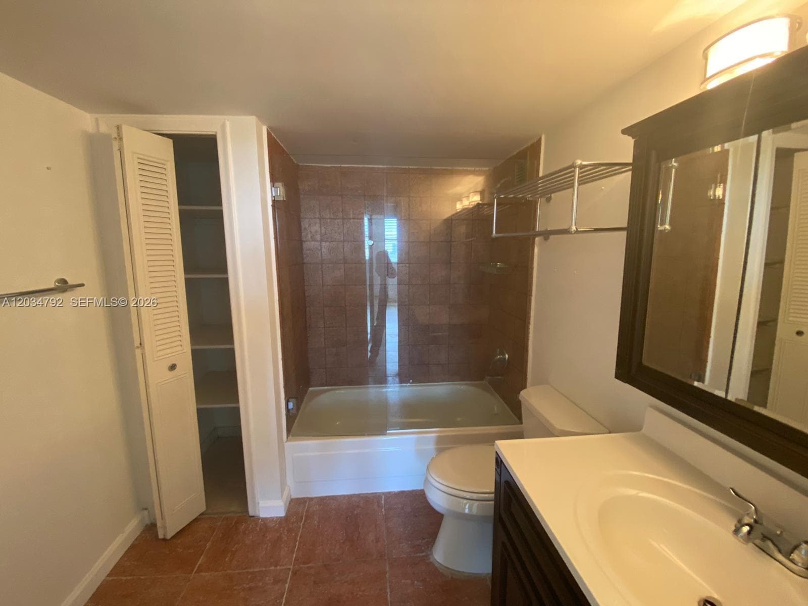 2450 NE 135th St 1012 photo 12