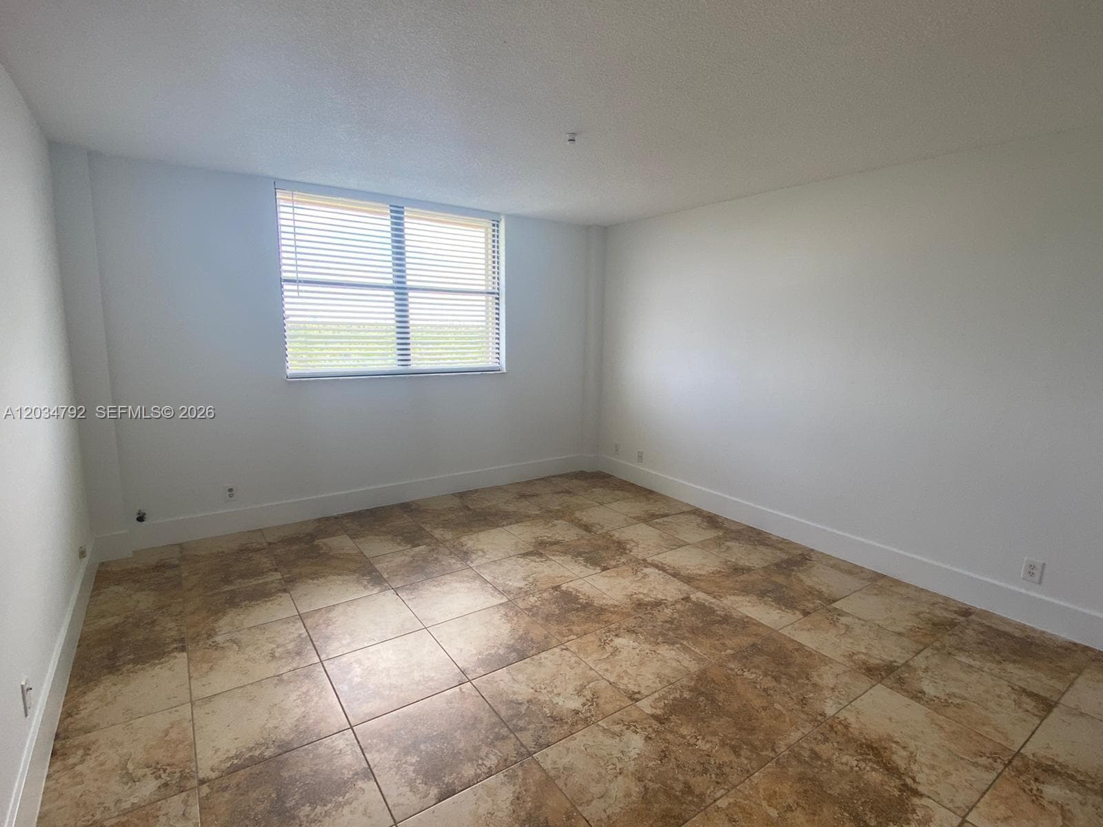 2450 NE 135th St 1012 photo 7