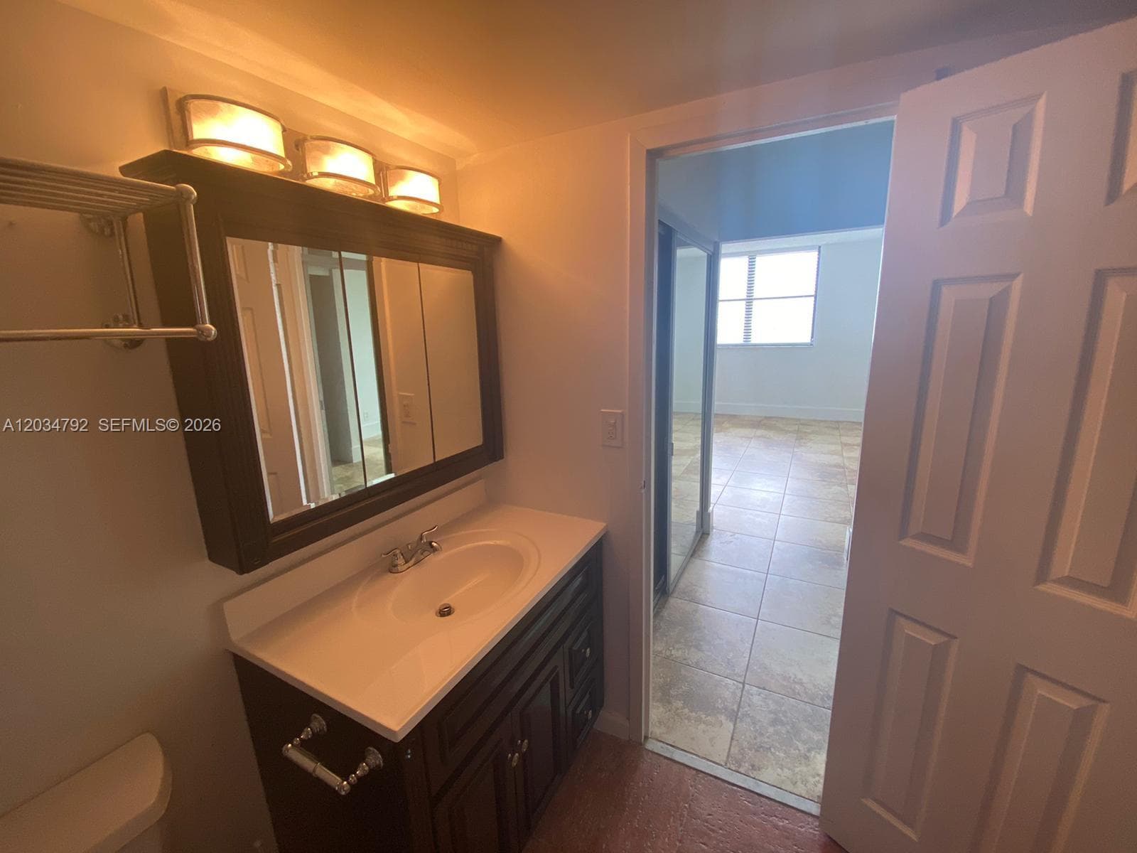 2450 NE 135th St 1012 photo 15