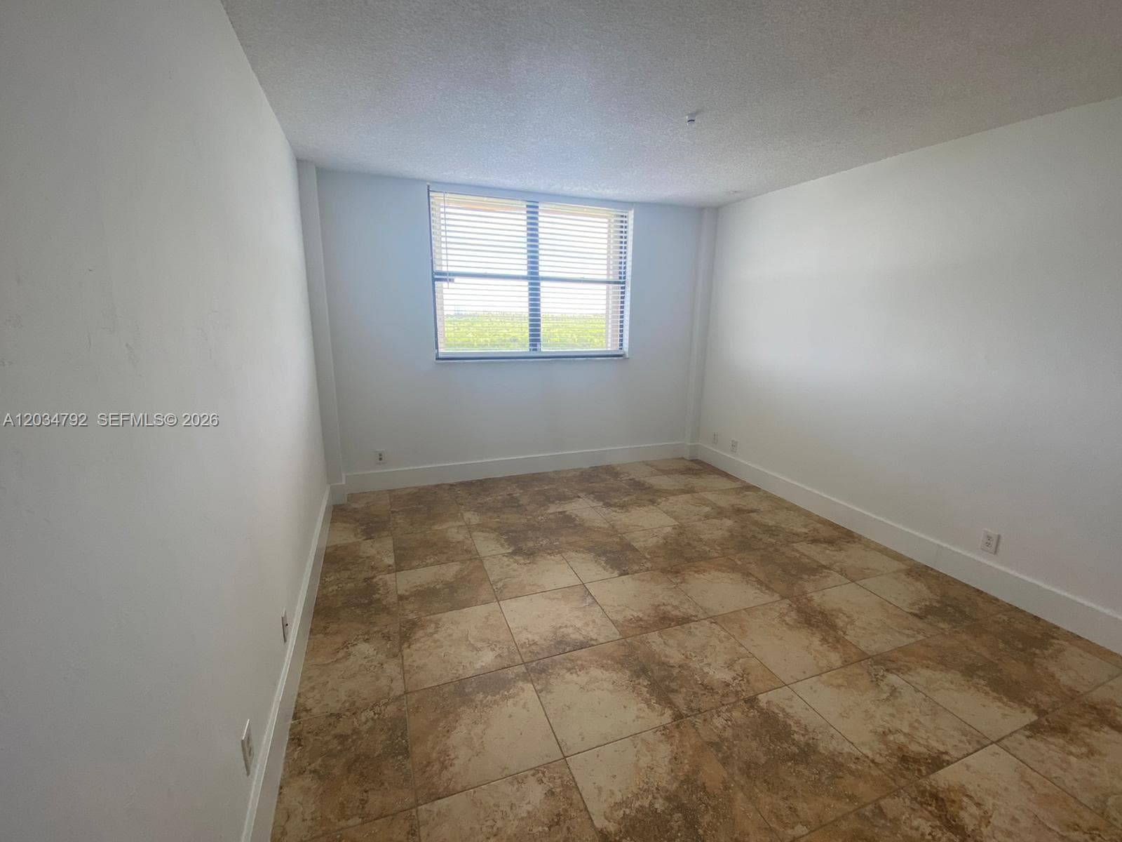 2450 NE 135th St 1012 photo 19