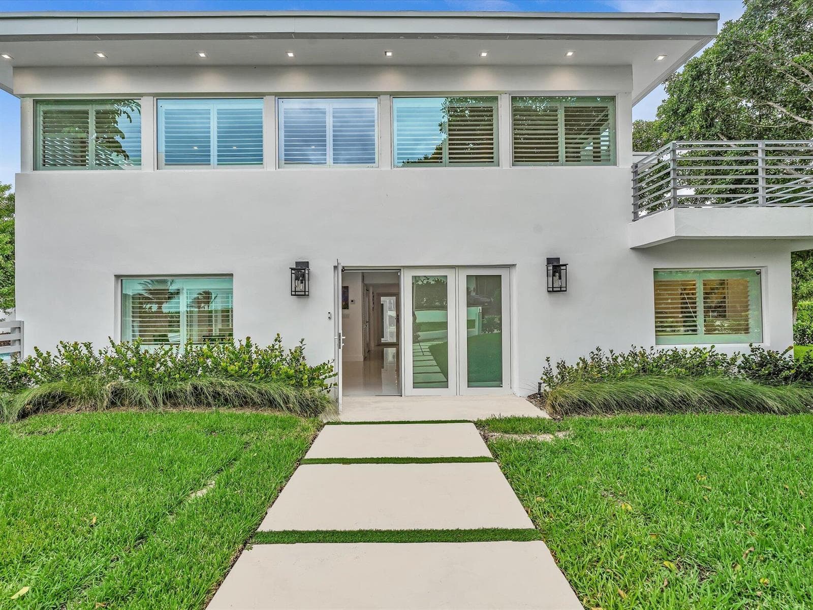 1903 Bay Drive photo 2